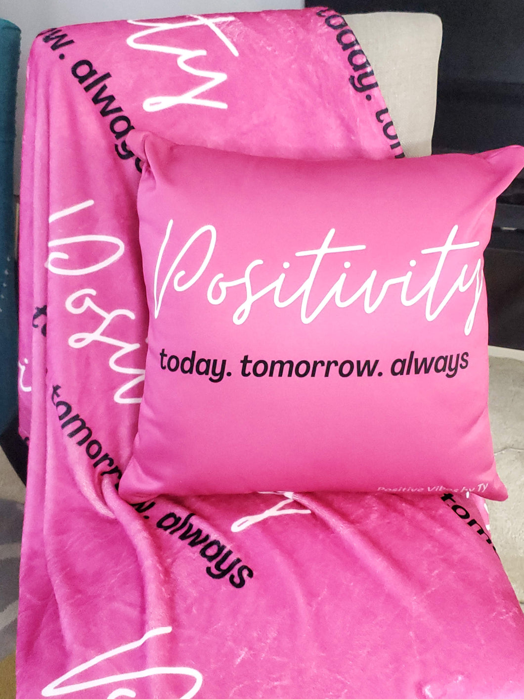 Pillow & Blanket Bundle (Pink)